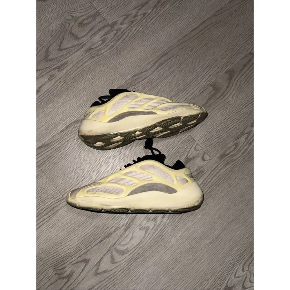 Yeezy 700 Azael